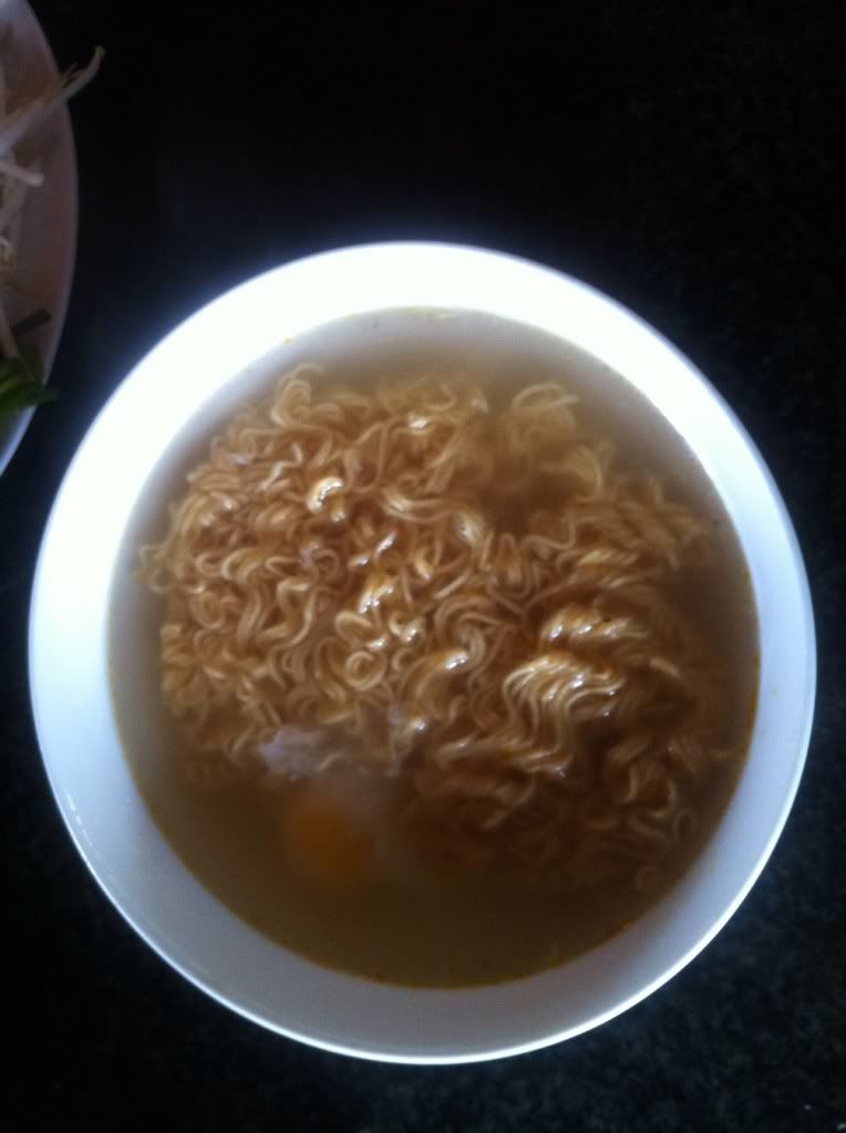 Tô mì gói mắc hơn cả phở bò... - 7