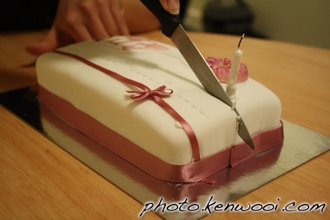 slicing birthday cake