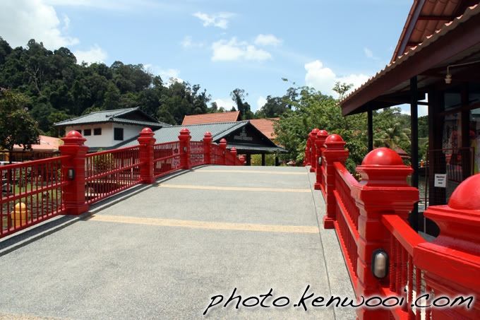 langkawi oriental village bridge