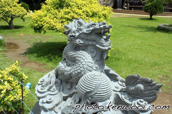 dragon zodiac statue