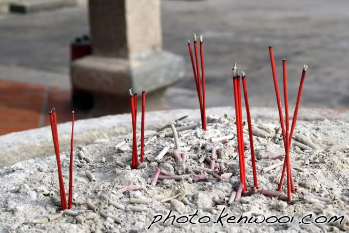red joss sticks