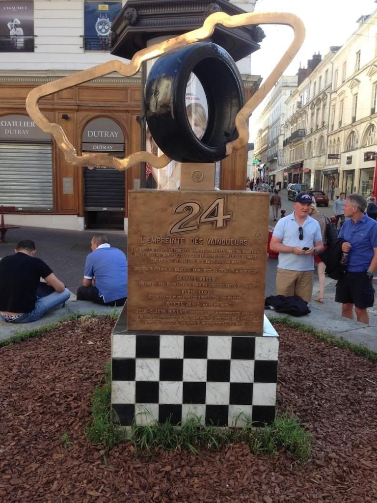 lemans_statue_zpse5fd7b3f.jpg