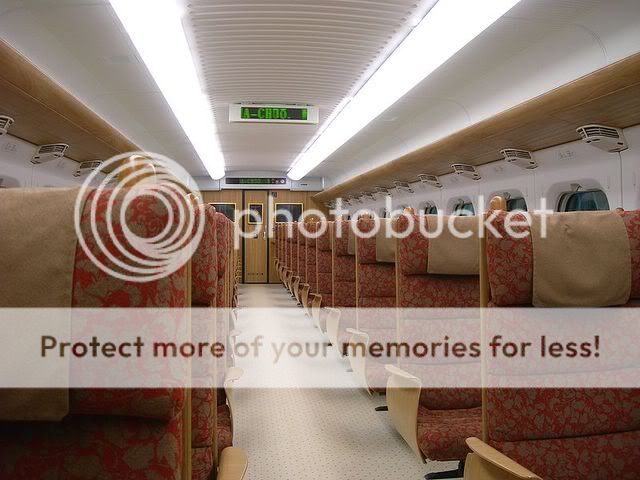 800px-Shinkansen_800-series-822-1107-inside.jpg