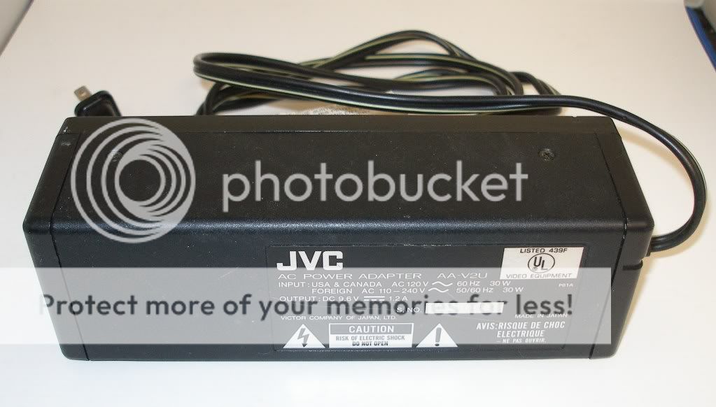 JVC VIDEO MOVIE MODEL GR C7U VHS C MADE IN JAPAN Camcorder & Case 